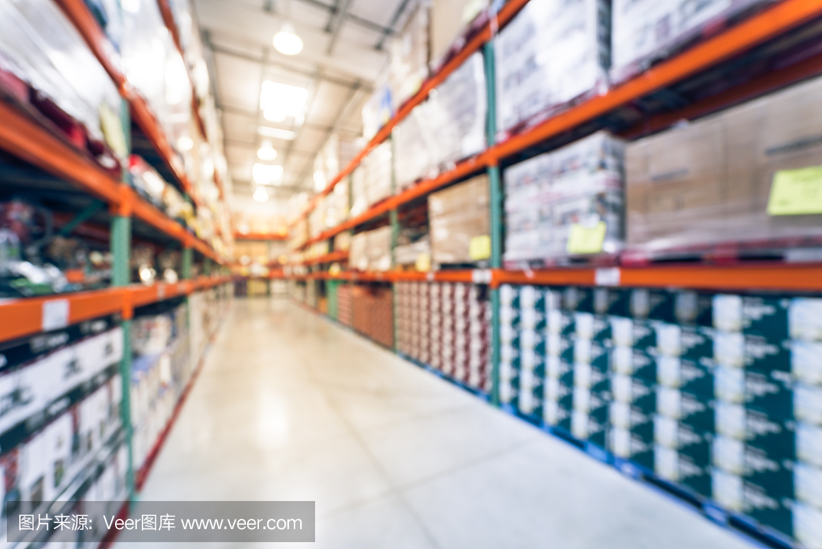 美國(guó)大型倉(cāng)庫(kù)的老式模糊通道和垃圾箱