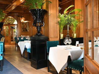 比利時布魯塞爾街頭閑逛 ( 圖8~9)著名的&ldquo;白天鵝咖啡館&rdquo;,馬克思在這里寫了有名的宣言(圖7)尿童小于連,比利時首都布魯塞爾的市標,被稱為&ldquo;布魯塞爾第一公民&rdquo;。滿大街的華夫餅商店